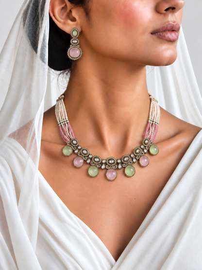 fashionable necklace set