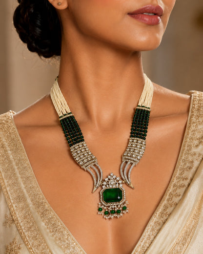 Traditional necklace set